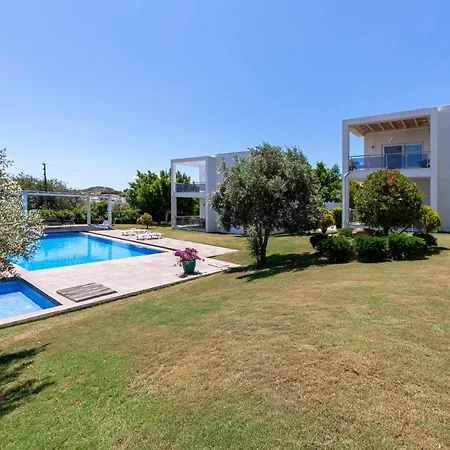 Villa Captivating House With Shared Pool And Central Location In Gumusluk, Bodrum Gümüşlük