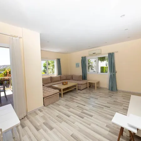 Captivating House With Shared Pool And Central Location In Gumusluk, Bodrum Villa