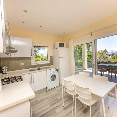 Villa Captivating House With Shared Pool And Central Location In Gumusluk, Bodrum *