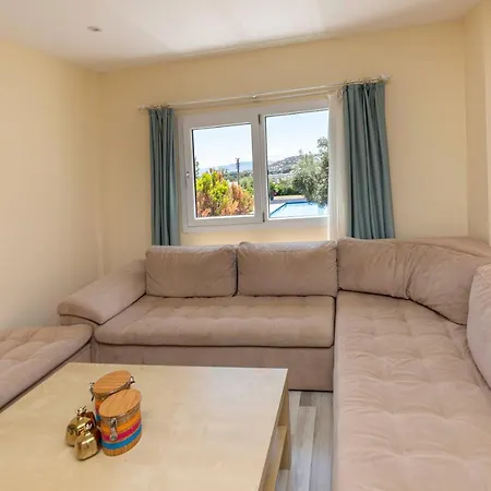 Captivating House With Shared Pool And Central Location In Gumusluk, Bodrum * Gümüşlük