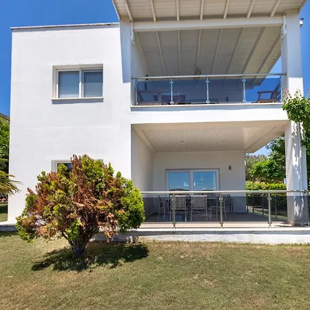 Villa Captivating House With Shared Pool And Central Location In Gumusluk, Bodrum *
