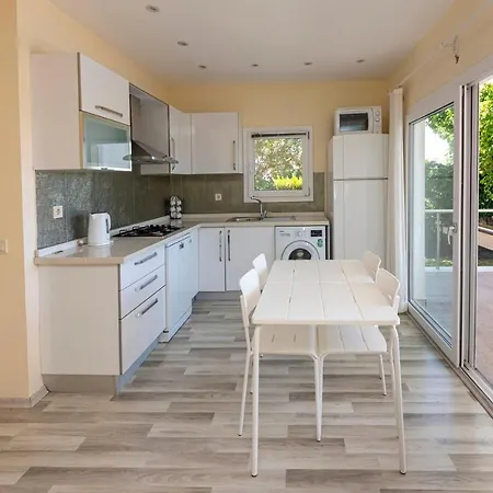 Captivating House With Shared Pool And Central Location In Gumusluk, Bodrum * Gümüşlük