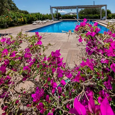 Captivating House With Shared Pool And Central Location In Gumusluk, Bodrum