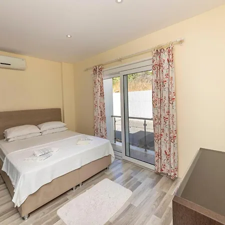 Captivating House With Shared Pool And Central Location In Gumusluk, Bodrum Villa *